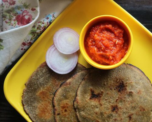 BAJRA-KI-ROTI-AND-LEHSUN-CHUTNEY